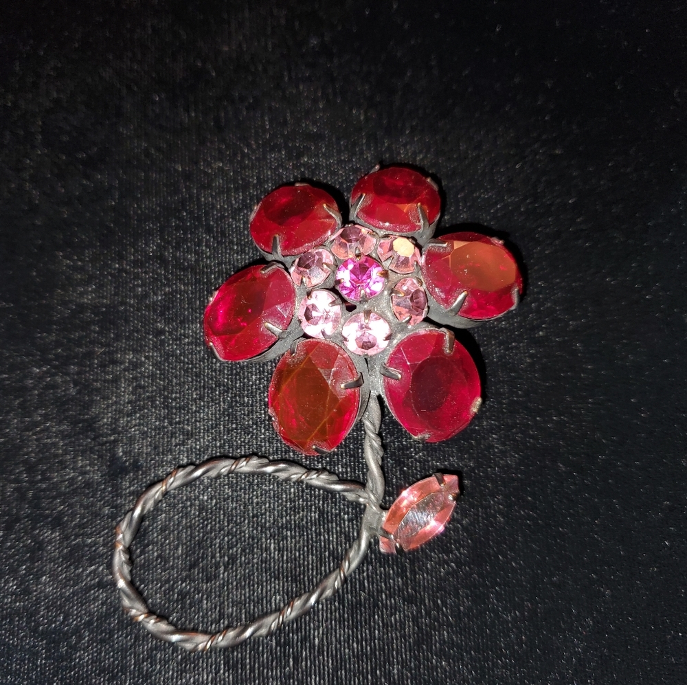Large Red Rhinestone Daisy Brooch - Picture 2 of 6